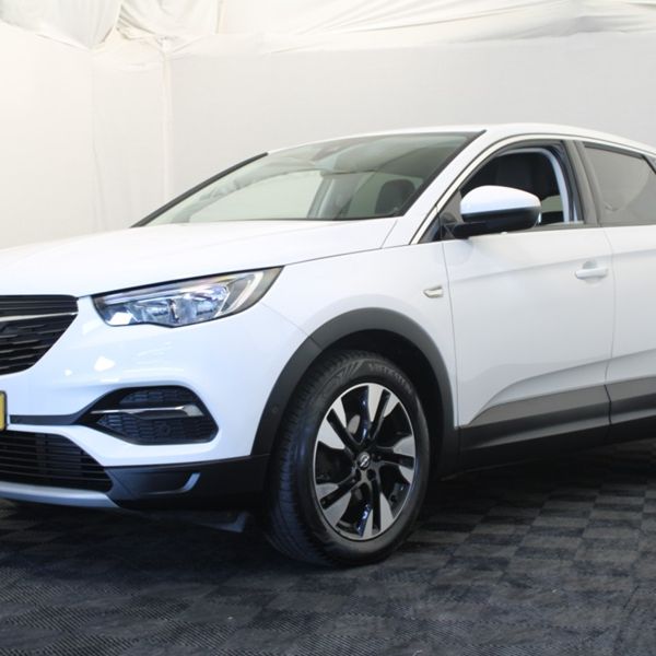 Opel Grandland X van Copa Autoverhuur in Kaatsheuvel